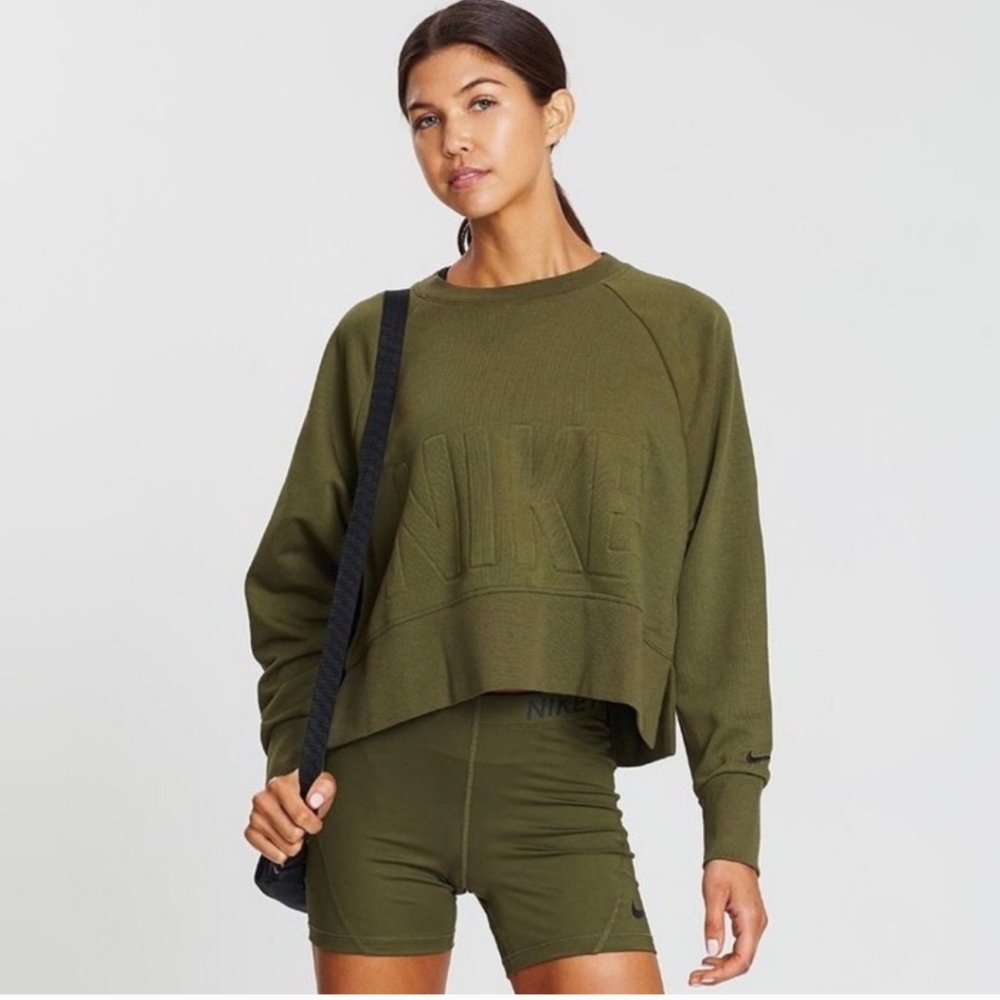 Nike cropped versa pullover